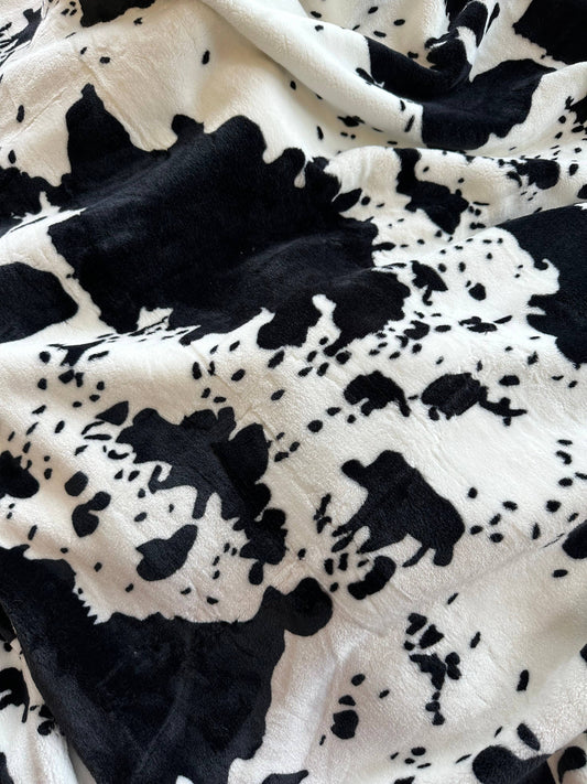 Cow Print Super Plush Queen Size Mid-Weight Blanket